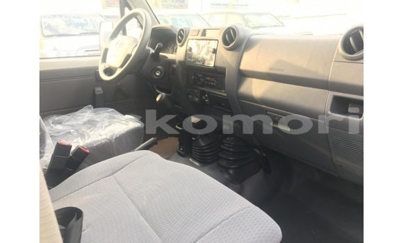 Buy Import Toyota Land Cruiser White Car in Import - Dubai in Great Comore Buy Import Toyota Land Cruiser White Car in Import - Dubai in Great Comore
