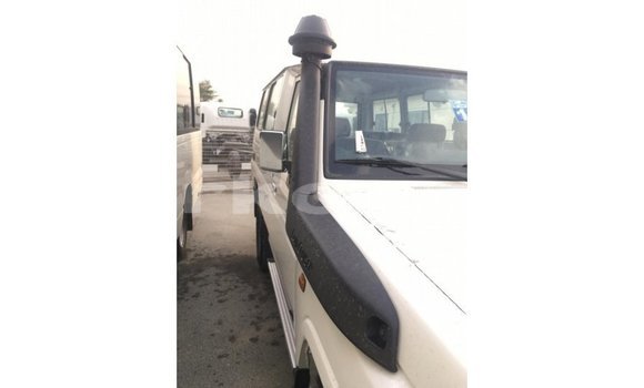 Buy Import Toyota Land Cruiser White Car in Import - Dubai in Great Comore Buy Import Toyota Land Cruiser White Car in Import - Dubai in Great Comore
