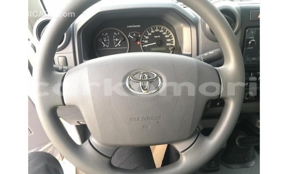 Buy Import Toyota Land Cruiser White Car in Import - Dubai in Great Comore Buy Import Toyota Land Cruiser White Car in Import - Dubai in Great Comore