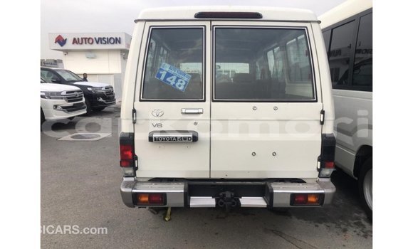 Buy Import Toyota Land Cruiser White Car in Import - Dubai in Great Comore Buy Import Toyota Land Cruiser White Car in Import - Dubai in Great Comore