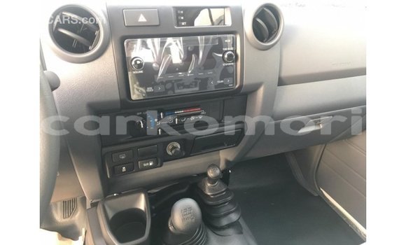 Buy Import Toyota Land Cruiser White Car in Import - Dubai in Great Comore Buy Import Toyota Land Cruiser White Car in Import - Dubai in Great Comore