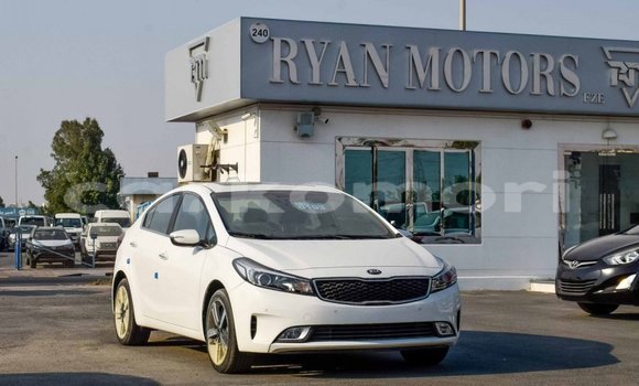 Acheter Import Voiture Kia Cerato Blanc à Import - Dubai, Grande Comore