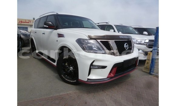 Buy Import Nissan Patrol White Car in Import - Dubai in Great Comore