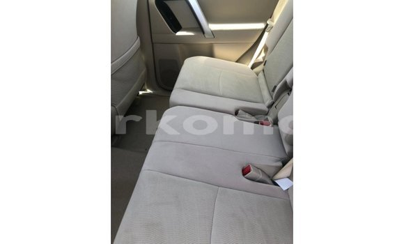 Acheter Import Voiture Toyota Prado Blanc à Import - Dubai, Grande Comore Acheter Import Voiture Toyota Prado Blanc à Import - Dubai, Grande Comore