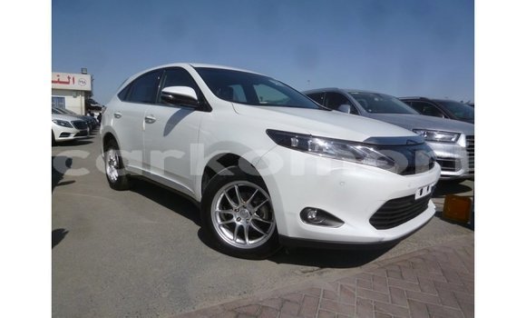Buy Import Toyota Harrier White Car in Import - Dubai in Great Comore