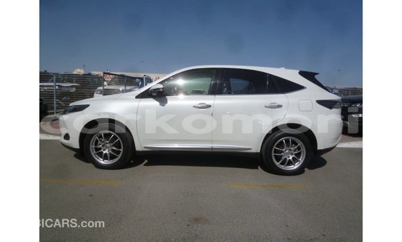 Acheter Import Voiture Toyota Harrier Blanc à Import - Dubai, Grande Comore Acheter Import Voiture Toyota Harrier Blanc à Import - Dubai, Grande Comore