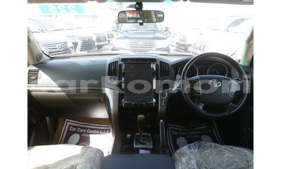 Acheter Import Voiture Toyota Land Cruiser Blanc à Import - Dubai, Grande Comore Acheter Import Voiture Toyota Land Cruiser Blanc à Import - Dubai, Grande Comore