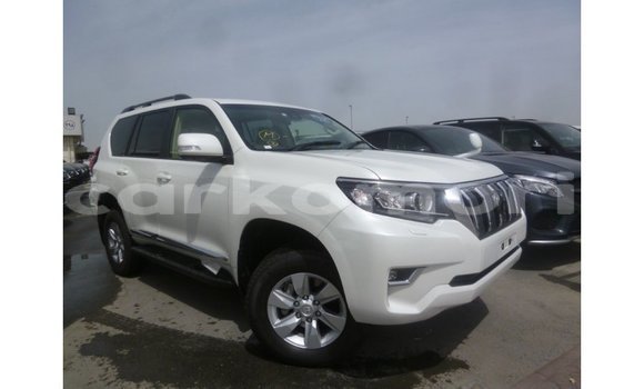 Buy Import Toyota Prado White Car in Import - Dubai in Great Comore