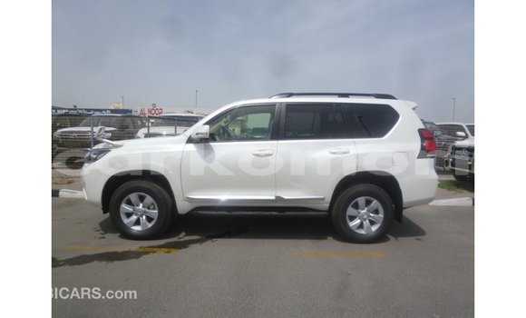Acheter Import Voiture Toyota Prado Blanc à Import - Dubai, Grande Comore Acheter Import Voiture Toyota Prado Blanc à Import - Dubai, Grande Comore