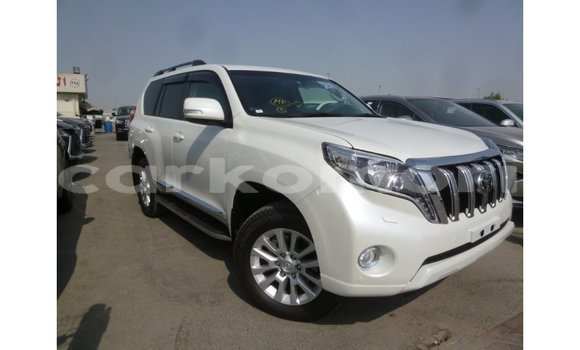 Acheter Import Voiture Toyota Prado Blanc à Import - Dubai, Grande Comore Acheter Import Voiture Toyota Prado Blanc à Import - Dubai, Grande Comore