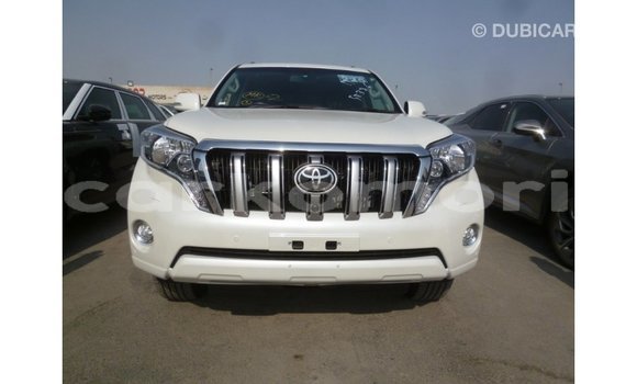 Acheter Import Voiture Toyota Prado Blanc à Import - Dubai, Grande Comore Acheter Import Voiture Toyota Prado Blanc à Import - Dubai, Grande Comore
