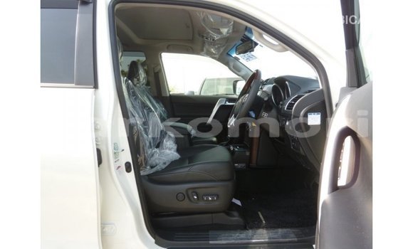 Acheter Import Voiture Toyota Prado Blanc à Import - Dubai, Grande Comore Acheter Import Voiture Toyota Prado Blanc à Import - Dubai, Grande Comore