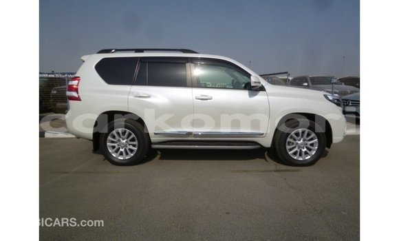 Acheter Import Voiture Toyota Prado Blanc à Import - Dubai, Grande Comore Acheter Import Voiture Toyota Prado Blanc à Import - Dubai, Grande Comore