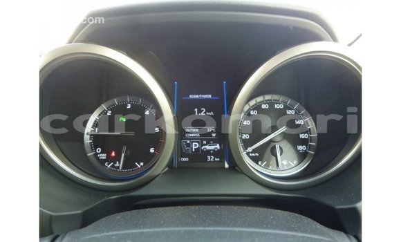 Acheter Import Voiture Toyota Prado Blanc à Import - Dubai, Grande Comore Acheter Import Voiture Toyota Prado Blanc à Import - Dubai, Grande Comore