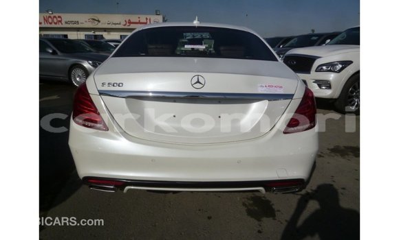Acheter Import Voiture Mercedes-Benz 190 Blanc à Import - Dubai, Grande Comore Acheter Import Voiture Mercedes-Benz 190 Blanc à Import - Dubai, Grande Comore