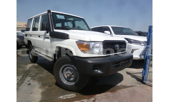 Buy Import Toyota Land Cruiser White Car in Import - Dubai in Great Comore