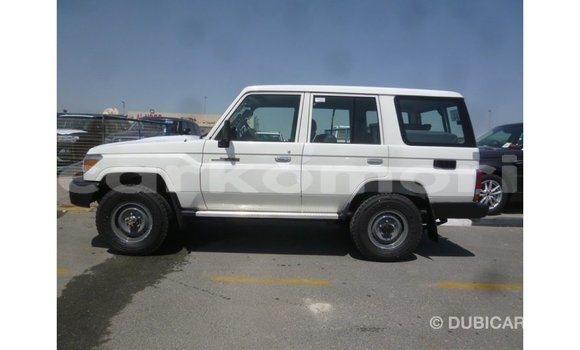 Acheter Import Voiture Toyota Land Cruiser Blanc à Import - Dubai, Grande Comore Acheter Import Voiture Toyota Land Cruiser Blanc à Import - Dubai, Grande Comore