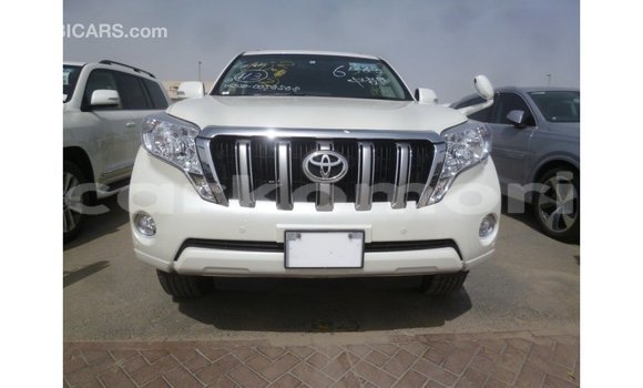Acheter Import Voiture Toyota Prado Blanc à Import - Dubai, Grande Comore Acheter Import Voiture Toyota Prado Blanc à Import - Dubai, Grande Comore