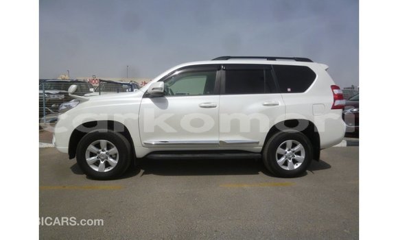 Acheter Import Voiture Toyota Prado Blanc à Import - Dubai, Grande Comore Acheter Import Voiture Toyota Prado Blanc à Import - Dubai, Grande Comore
