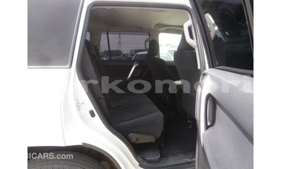 Acheter Import Voiture Toyota Prado Blanc à Import - Dubai, Grande Comore Acheter Import Voiture Toyota Prado Blanc à Import - Dubai, Grande Comore