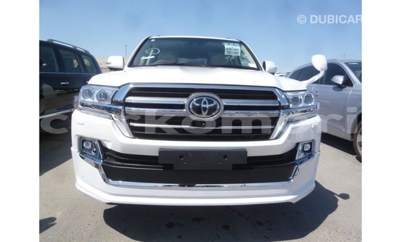 Buy Import Toyota Land Cruiser White Car in Import - Dubai in Great Comore Buy Import Toyota Land Cruiser White Car in Import - Dubai in Great Comore