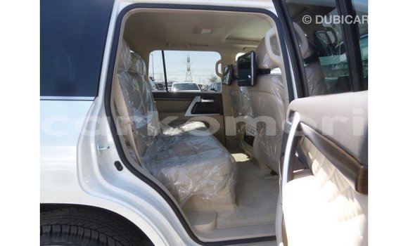 Buy Import Toyota Land Cruiser White Car in Import - Dubai in Great Comore Buy Import Toyota Land Cruiser White Car in Import - Dubai in Great Comore
