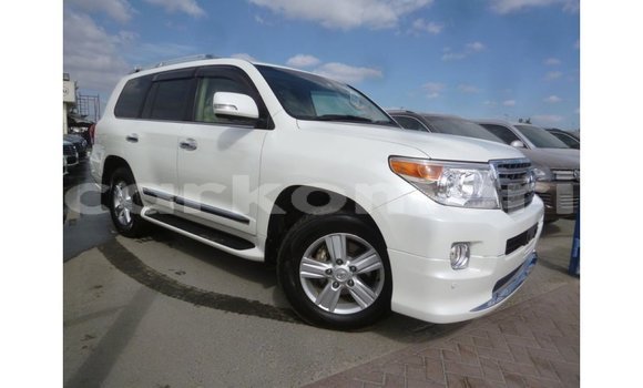 Buy Import Toyota Land Cruiser White Car in Import - Dubai in Great Comore