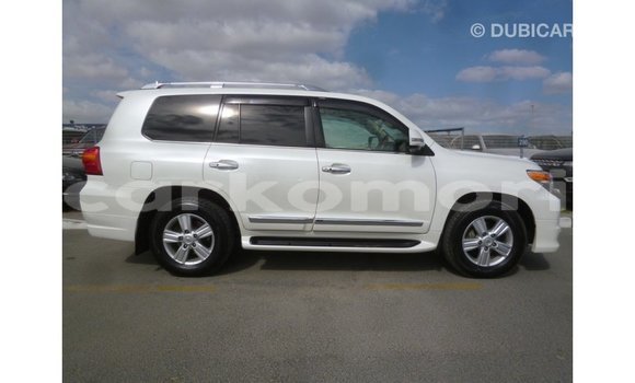 Buy Import Toyota Land Cruiser White Car in Import - Dubai in Great Comore Buy Import Toyota Land Cruiser White Car in Import - Dubai in Great Comore