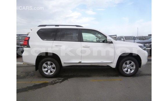 Acheter Import Voiture Toyota Prado Blanc à Import - Dubai, Grande Comore Acheter Import Voiture Toyota Prado Blanc à Import - Dubai, Grande Comore