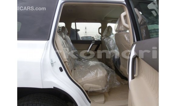 Acheter Import Voiture Toyota Prado Blanc à Import - Dubai, Grande Comore Acheter Import Voiture Toyota Prado Blanc à Import - Dubai, Grande Comore