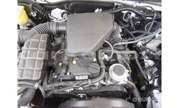 Acheter Import Voiture Toyota Prado Blanc à Import - Dubai, Grande Comore Acheter Import Voiture Toyota Prado Blanc à Import - Dubai, Grande Comore