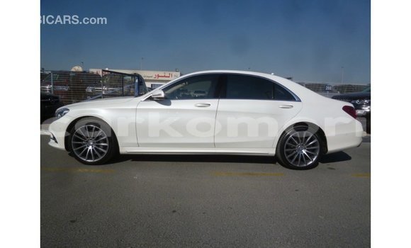 Buy Import Mercedes-Benz 190 White Car in Import - Dubai in Great Comore Buy Import Mercedes-Benz 190 White Car in Import - Dubai in Great Comore