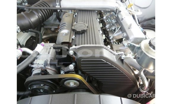 Acheter Import Voiture Toyota Land Cruiser Blanc à Import - Dubai, Grande Comore Acheter Import Voiture Toyota Land Cruiser Blanc à Import - Dubai, Grande Comore
