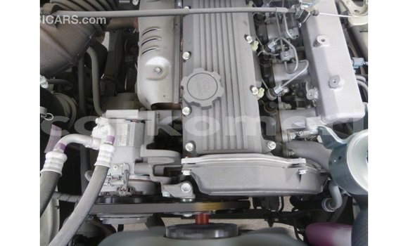 Acheter Import Voiture Toyota Land Cruiser Blanc à Import - Dubai, Grande Comore Acheter Import Voiture Toyota Land Cruiser Blanc à Import - Dubai, Grande Comore