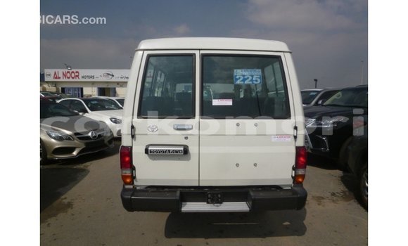 Buy Import Toyota Land Cruiser White Car in Import - Dubai in Great Comore Buy Import Toyota Land Cruiser White Car in Import - Dubai in Great Comore