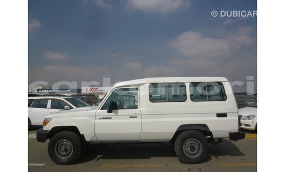 Buy Import Toyota Land Cruiser White Car in Import - Dubai in Great Comore Buy Import Toyota Land Cruiser White Car in Import - Dubai in Great Comore