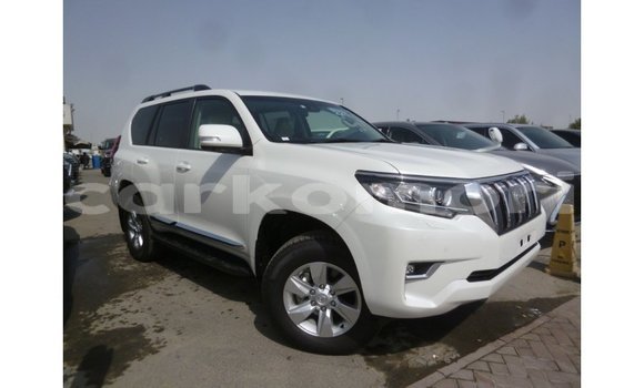 Buy Import Toyota Prado White Car in Import - Dubai in Great Comore