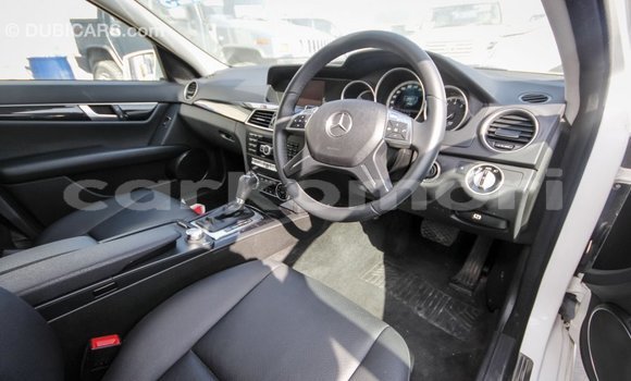 Acheter Import Voiture Mercedes-Benz 200 Blanc à Import - Dubai, Grande Comore Acheter Import Voiture Mercedes-Benz 200 Blanc à Import - Dubai, Grande Comore