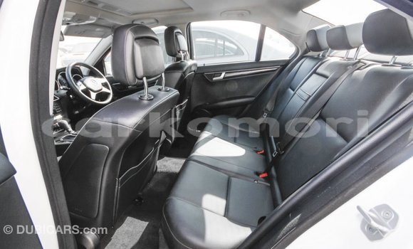 Acheter Import Voiture Mercedes-Benz 200 Blanc à Import - Dubai, Grande Comore Acheter Import Voiture Mercedes-Benz 200 Blanc à Import - Dubai, Grande Comore