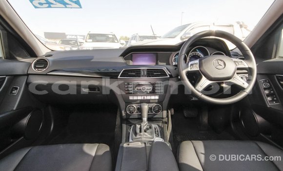 Acheter Import Voiture Mercedes-Benz 200 Blanc à Import - Dubai, Grande Comore Acheter Import Voiture Mercedes-Benz 200 Blanc à Import - Dubai, Grande Comore