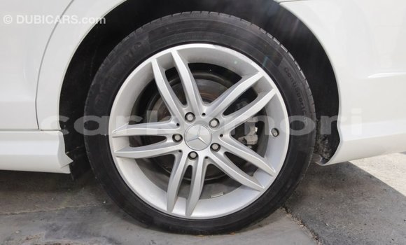 Acheter Import Voiture Mercedes-Benz 200 Blanc à Import - Dubai, Grande Comore Acheter Import Voiture Mercedes-Benz 200 Blanc à Import - Dubai, Grande Comore