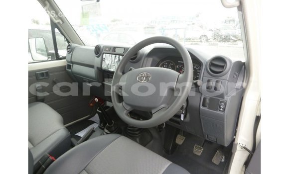 Buy Import Toyota Land Cruiser White Car in Import - Dubai in Great Comore Buy Import Toyota Land Cruiser White Car in Import - Dubai in Great Comore
