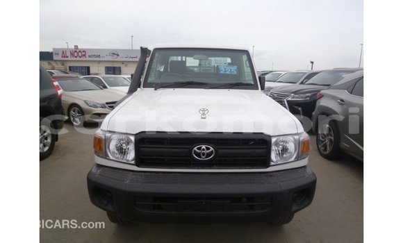 Buy Import Toyota Land Cruiser White Car in Import - Dubai in Great Comore Buy Import Toyota Land Cruiser White Car in Import - Dubai in Great Comore