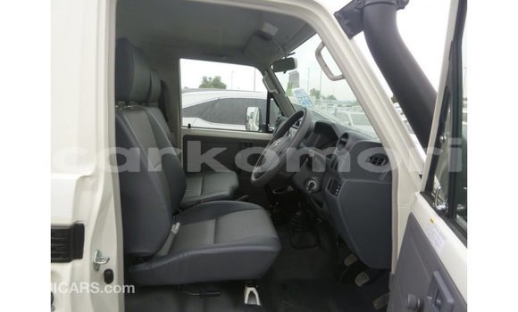 Buy Import Toyota Land Cruiser White Car in Import - Dubai in Great Comore Buy Import Toyota Land Cruiser White Car in Import - Dubai in Great Comore