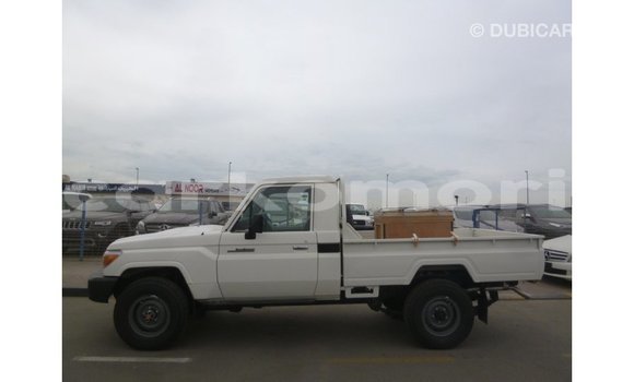 Buy Import Toyota Land Cruiser White Car in Import - Dubai in Great Comore Buy Import Toyota Land Cruiser White Car in Import - Dubai in Great Comore