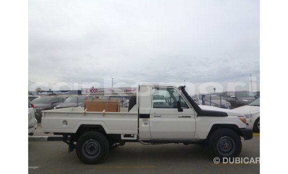 Buy Import Toyota Land Cruiser White Car in Import - Dubai in Great Comore Buy Import Toyota Land Cruiser White Car in Import - Dubai in Great Comore