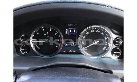 Acheter Import Voiture Toyota Land Cruiser Blanc à Import - Dubai, Grande Comore Acheter Import Voiture Toyota Land Cruiser Blanc à Import - Dubai, Grande Comore