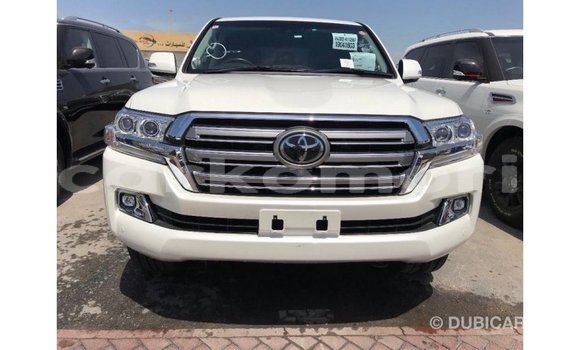 Acheter Import Voiture Toyota Land Cruiser Blanc à Import - Dubai, Grande Comore Acheter Import Voiture Toyota Land Cruiser Blanc à Import - Dubai, Grande Comore