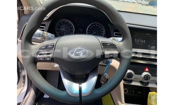 Buy Import Hyundai Elantra White Car in Import - Dubai in Great Comore Buy Import Hyundai Elantra White Car in Import - Dubai in Great Comore