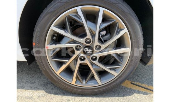Buy Import Hyundai Elantra White Car in Import - Dubai in Great Comore Buy Import Hyundai Elantra White Car in Import - Dubai in Great Comore